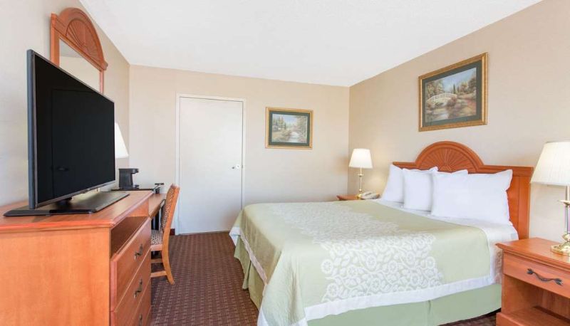 Camera - Days Inn by Wyndham Princeton
