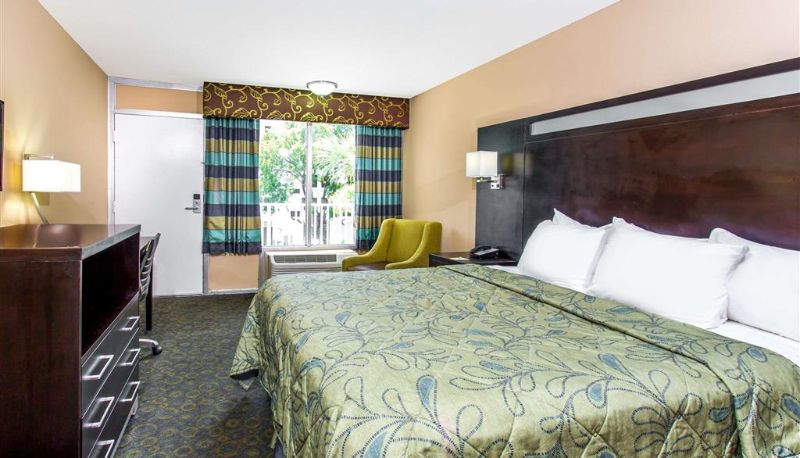 Room - Days Inn by Wyndham Fort Lauderdale Airport Cruise Port