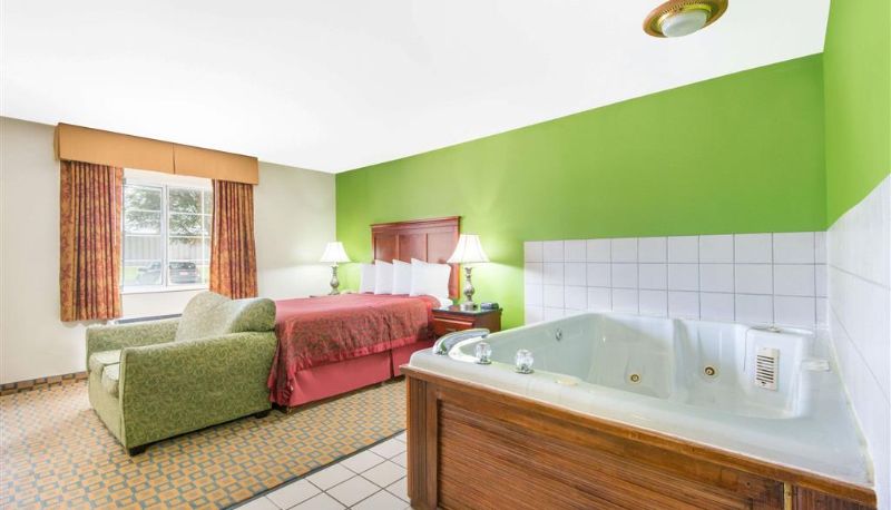 Kamer - Days Inn & Suites by Wyndham Wichita