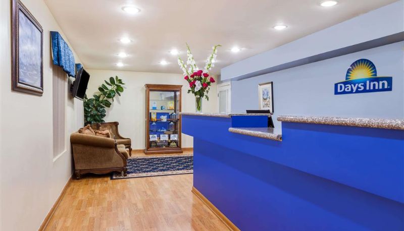 Sala - Days Inn by Wyndham Hampton