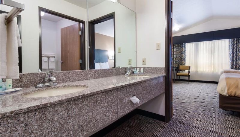 Camera - Quality Inn & Suites McCook