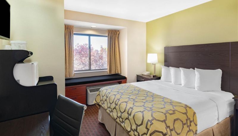 Camera - Baymont by Wyndham Farmington