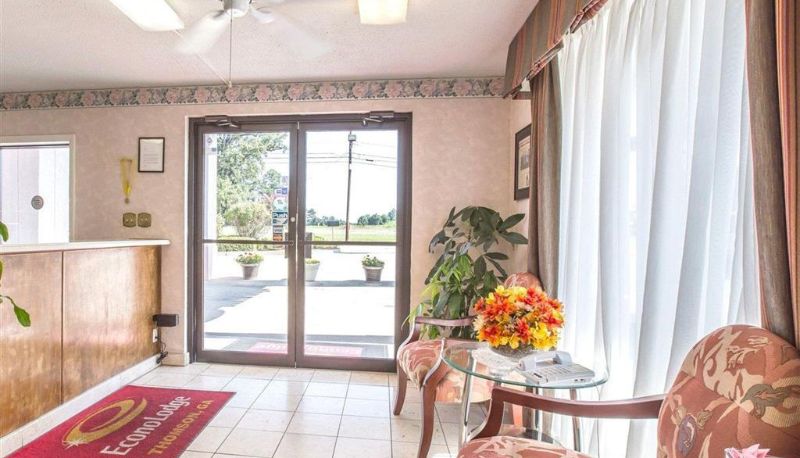 Hall - ECONO LODGE THOMSON