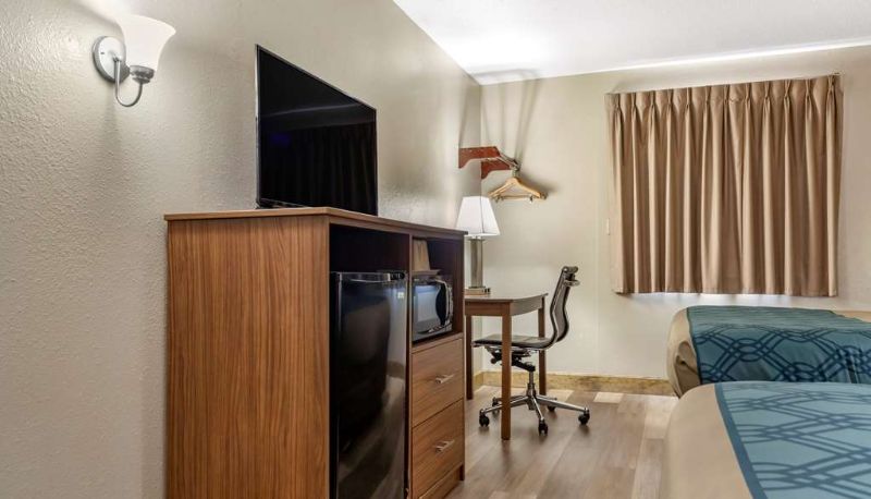 Habitación - Econo Lodge Hays I-70