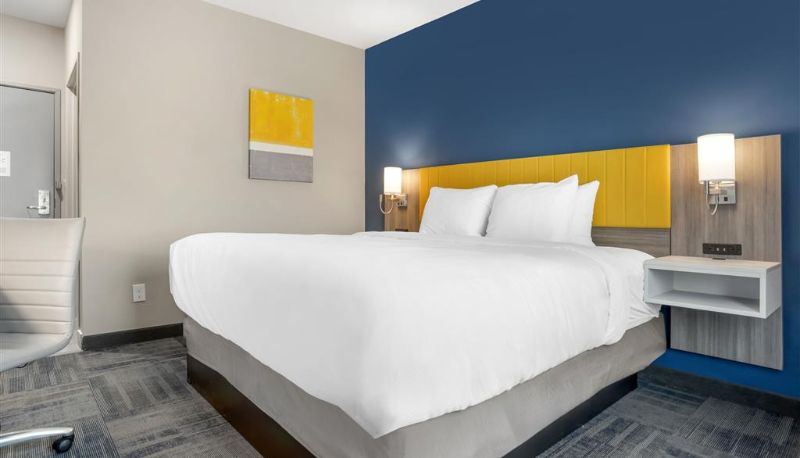 Room - Comfort Inn & Suites Destin near Henderson Beach
