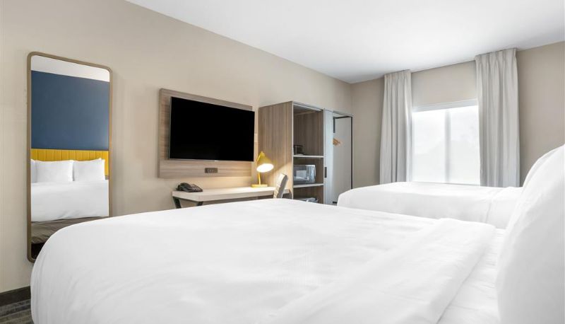 Room - Comfort Inn & Suites Destin near Henderson Beach