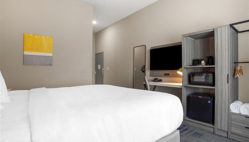 Zimmer - Comfort Inn & Suites Destin near Henderson Beach