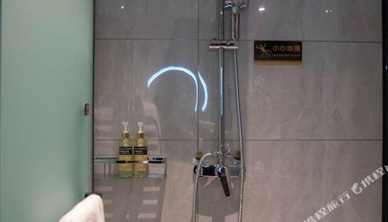 Camera - Guobin Hotel (Hua County Baima Road)