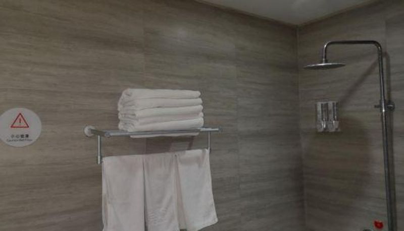 Camera - Yiyuanting Business Hotel