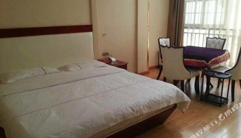 Zimmer - Holiday Inn Dawu Longsheng