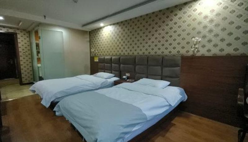 Camera - Royal View Theme Hotel