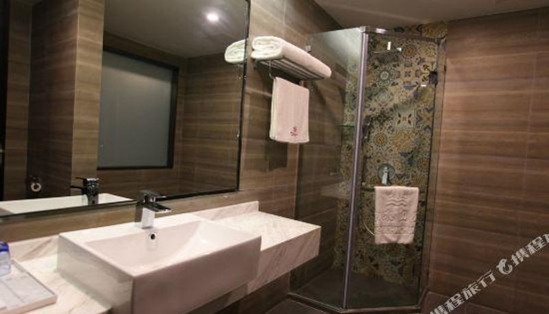 Camera - Tiantangzhai the Royal Water Hotel
