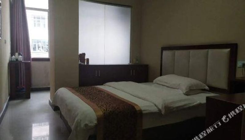 Zimmer - Gushi Longxing Hotel