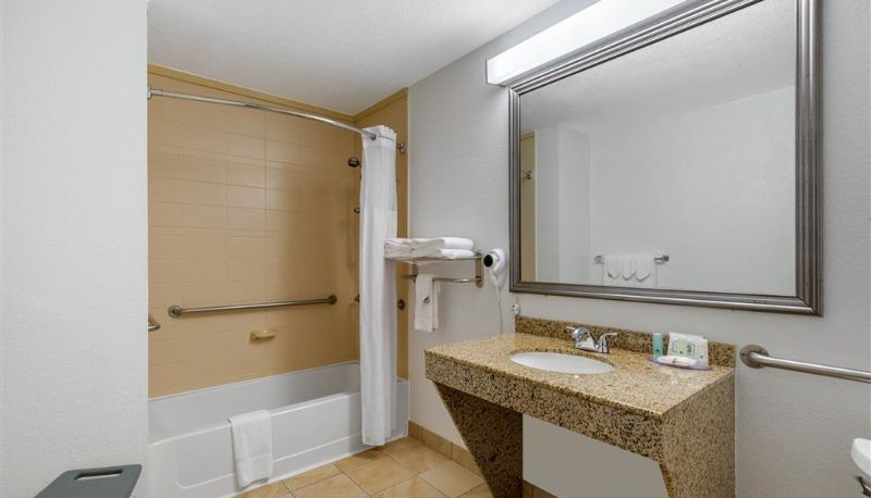 Zimmer - Quality Inn Clute Freeport