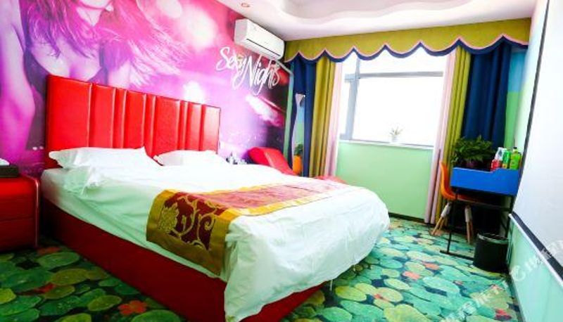 Zimmer - Xinzheng Weila Theme Hotel