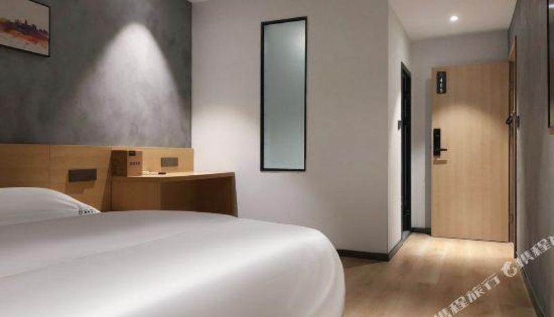 Zimmer - Weiguo Hotel (Xinzheng Longhu Shengda College)