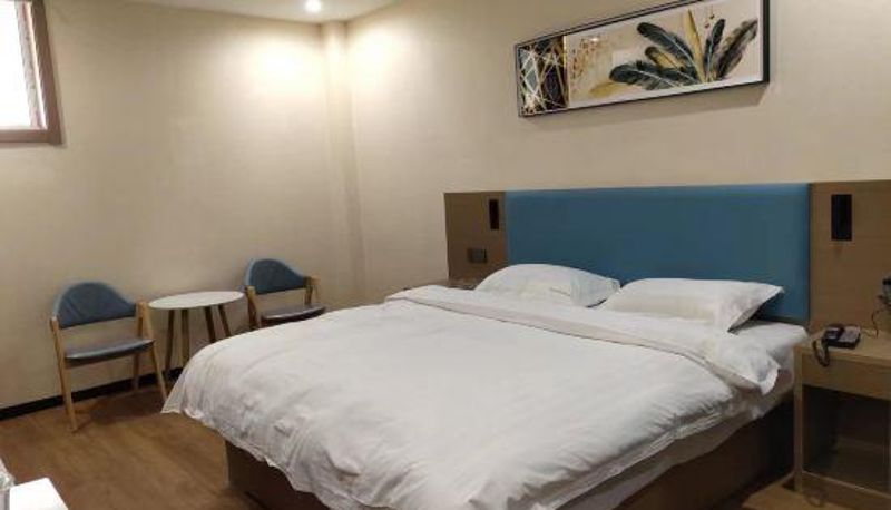 Zimmer - Holiday Inn Hirata Directional Sunflower