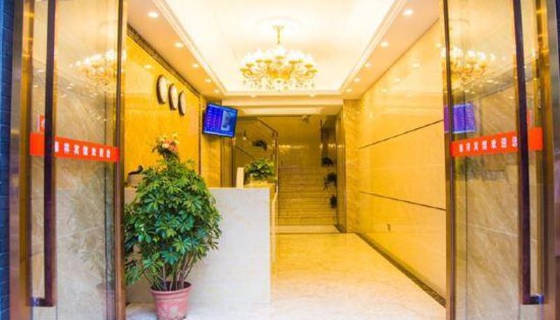 Rezeption - Luding Xinxiang Hotel