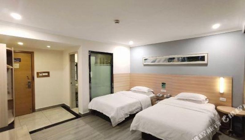 Zimmer - City Express Hotel