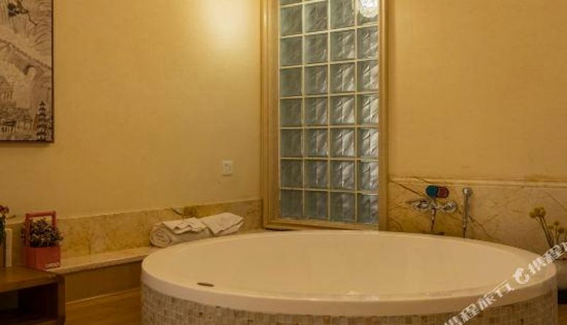 Camera - Pushe Music Hotel