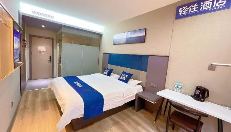 Kamer - Light stay hotel (Hillman Business Travel Boxing Bus Station Store)