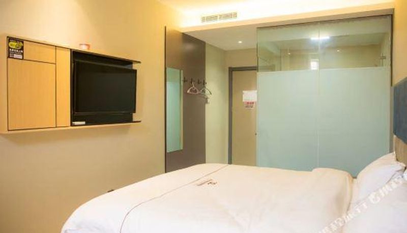 Kamer - Light stay hotel (Hillman Business Travel Boxing Bus Station Store)