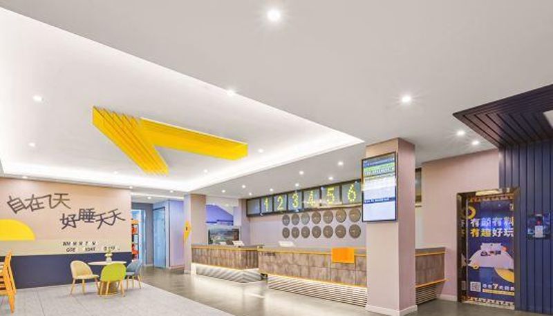Rezeption - 7 Days Hotel (Gaoyou Tonghu Road Shimao Jinjie Branch)