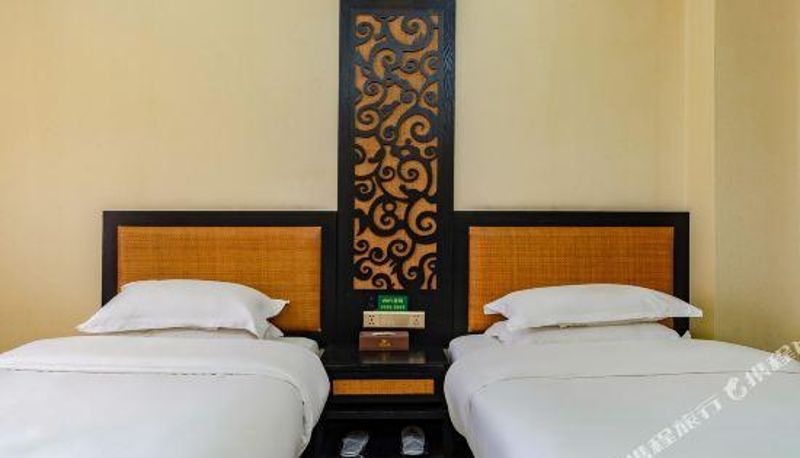 Camera - Fengweizhu Hotel