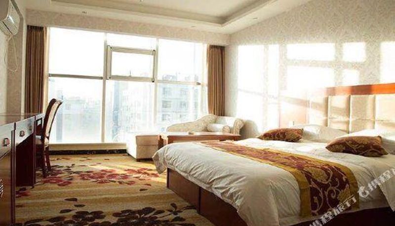 Room - Golden Age Hotel