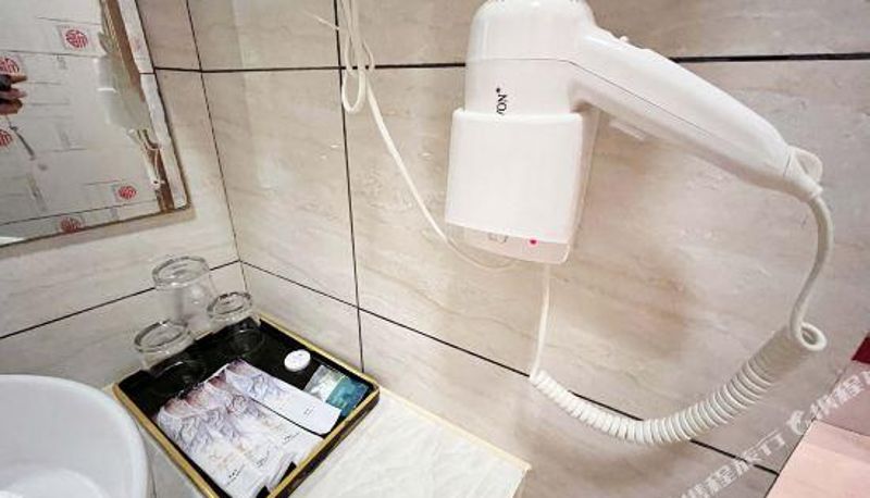 Room - Yilu Fengqing Business Hotel