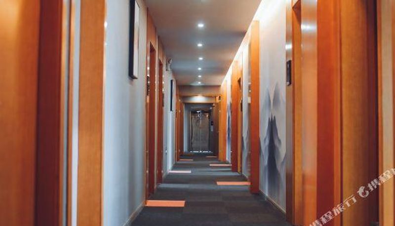 Rezeption - Junyi Chain Hotel (Zhenjiang Yangzhongyuan Boyuan Store)
