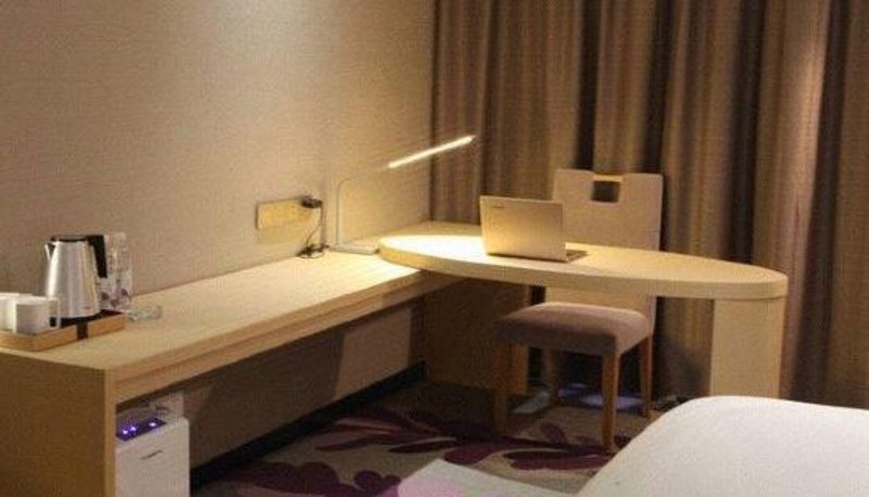 Camera business - Colorful Four Seasons Hotel (Yihua International Plaza Branch of Yunfu Bus Station)