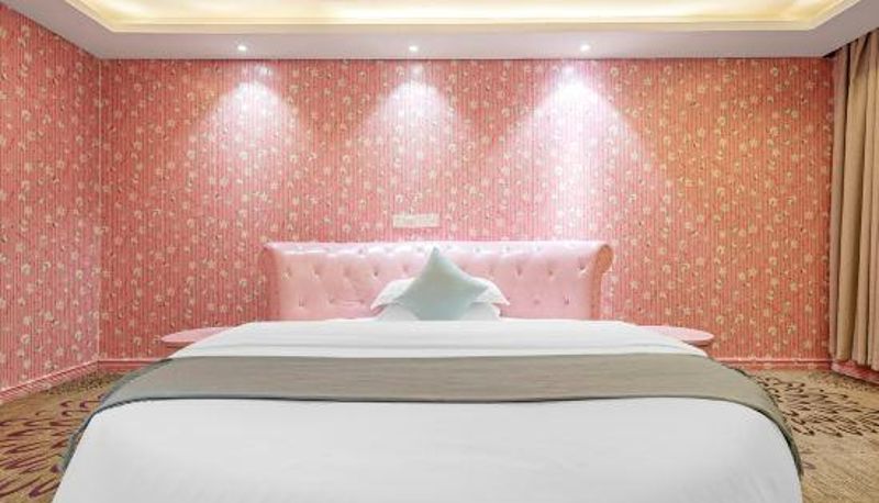 Zimmer - Colorful Four Seasons Hotel (Yihua International Plaza Branch of Yunfu Bus Station)