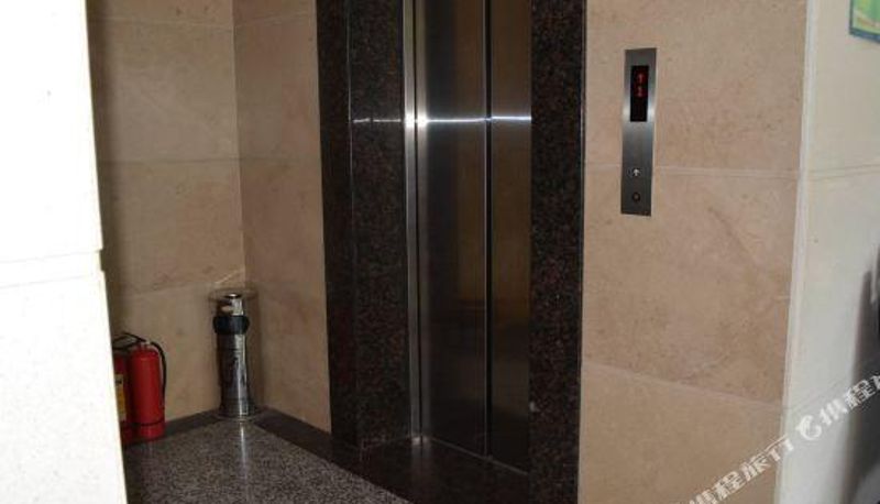 Rezeption - Yunfu Fenghua Business Hotel