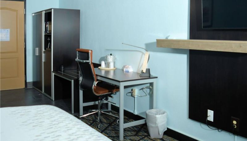Room - Clarion Pointe Jacksonville near Camp Lejeune