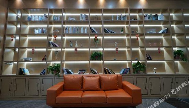 Reception - Huaqi Youth Hotel