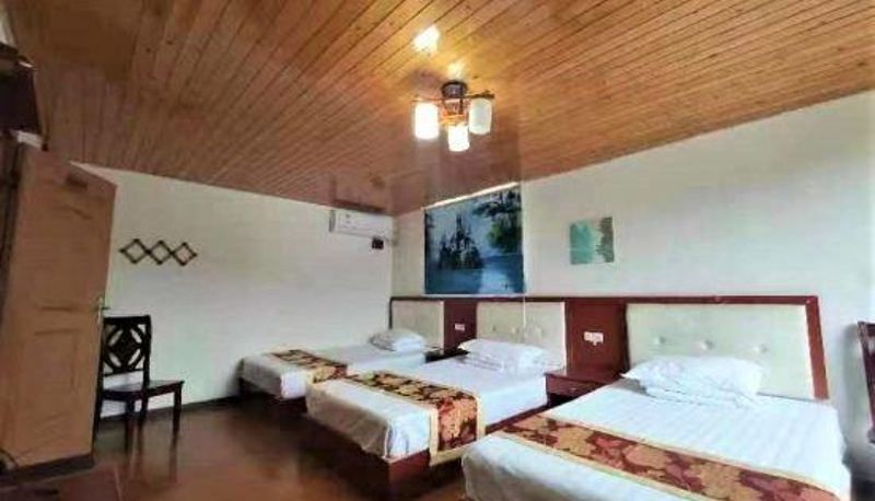 Camera - Langzhong Yunhong Business Hotel