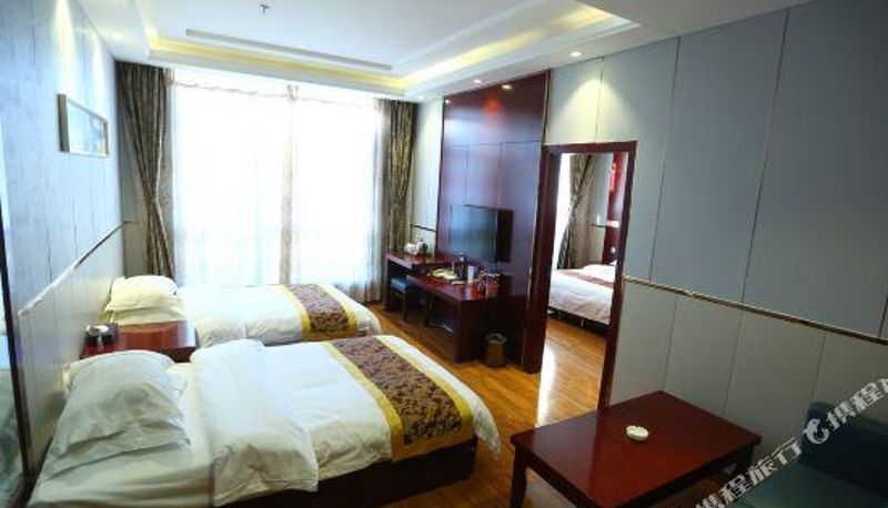 Camera - Mutual Help and Yi Holiday Inn