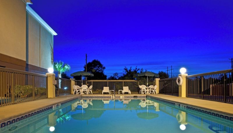 Havuz - Holiday Inn Express & Suites MILTON EAST I-10 by IHG