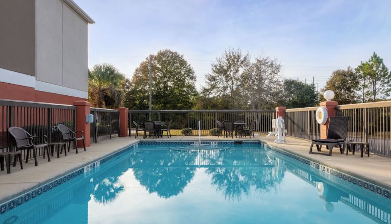 Havuz - Holiday Inn Express & Suites MILTON EAST I-10 by IHG