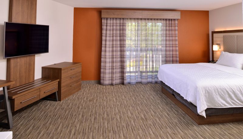 Room - Holiday Inn Express & Suites ARCATA/EUREKA-AIRPORT AREA by IHG