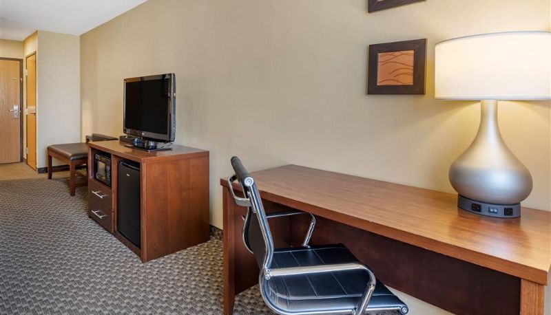 Camera - Comfort Inn & Suites Napoleon
