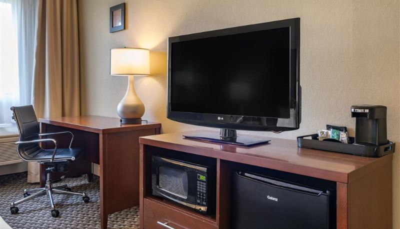 Camera - Comfort Inn & Suites Napoleon