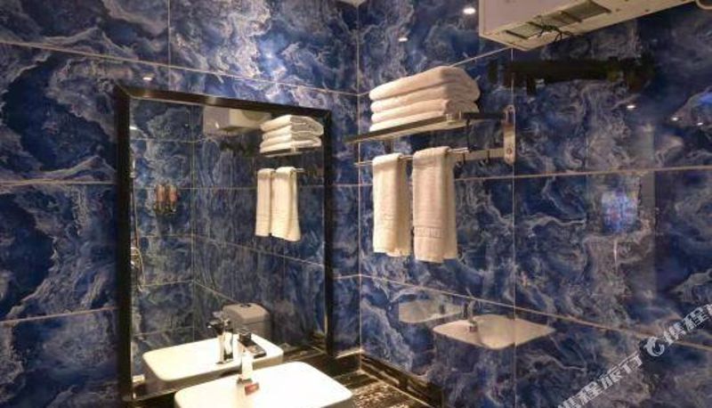 Camera - Baise Grid Hotel