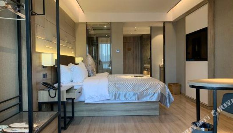 Camera - Morning Hotel (Hunan City University)