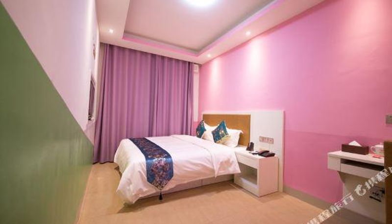 Zimmer - Yiyang Swan Love Theme Hotel