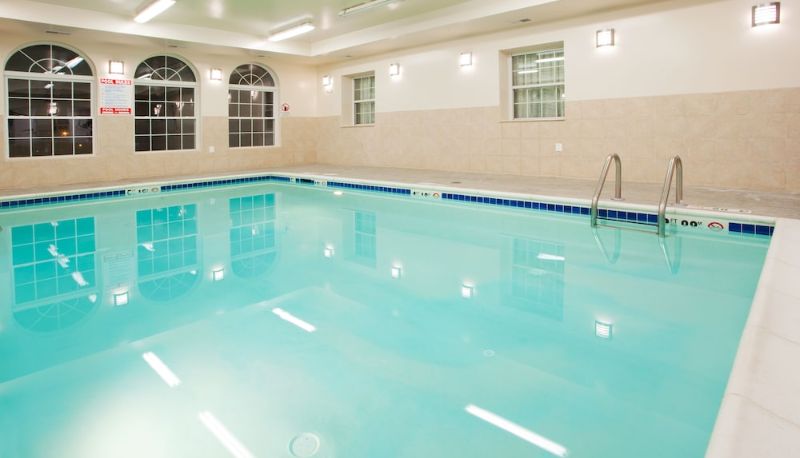 Pool - Holiday Inn Express PRINCE FREDERICK by IHG