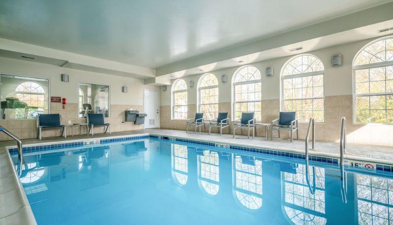 Pool - Holiday Inn Express PRINCE FREDERICK by IHG