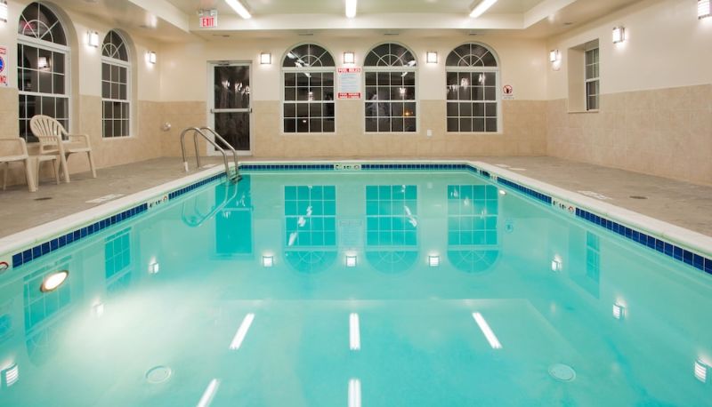 Pool - Holiday Inn Express PRINCE FREDERICK by IHG