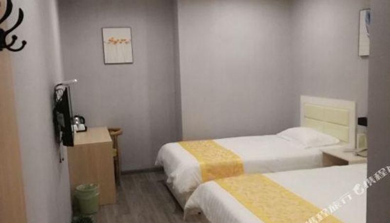 Habitación familiar - Ruibo Yun Hotel (Rizhao Yunhai Road RT-Mart Store)